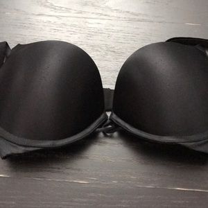 Victoria Secrets 32C Black bombshell